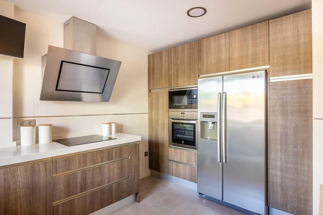 Adosado de 3 habitaciones en Montequinto, Dos Hermanas en venta - 439.000 € (Ref: 9762138)