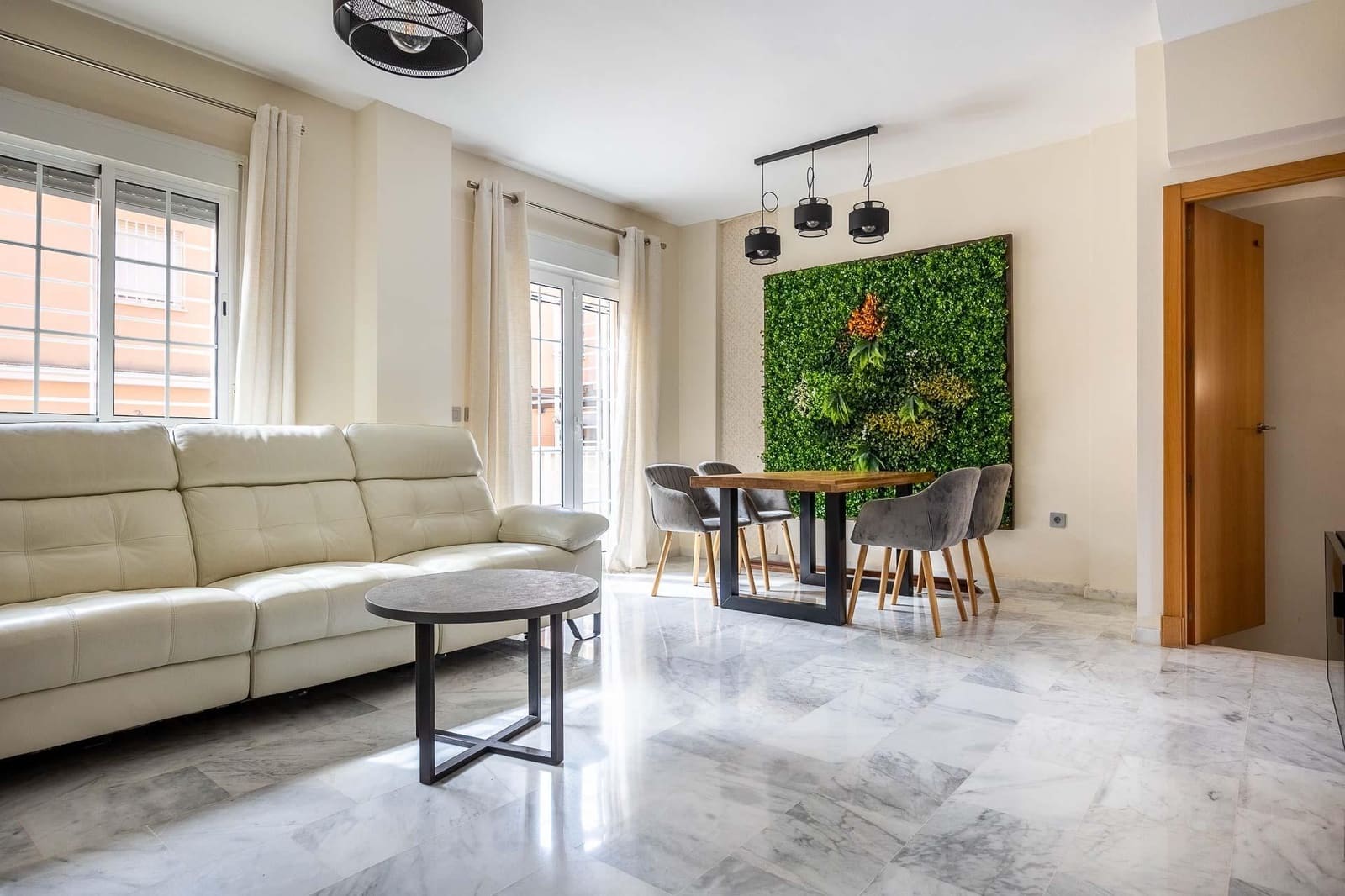 Adosado de 3 habitaciones en Montequinto en venta - 439.000 € (Ref: 9762138)