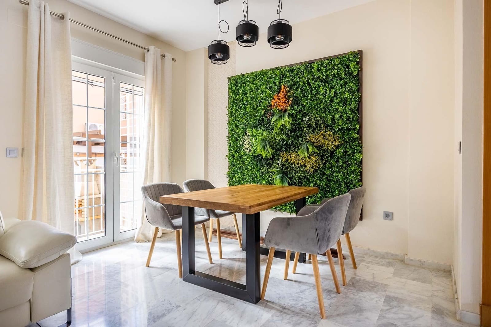 Adosado de 3 habitaciones en Montequinto en venta - 439.000 € (Ref: 9762138)