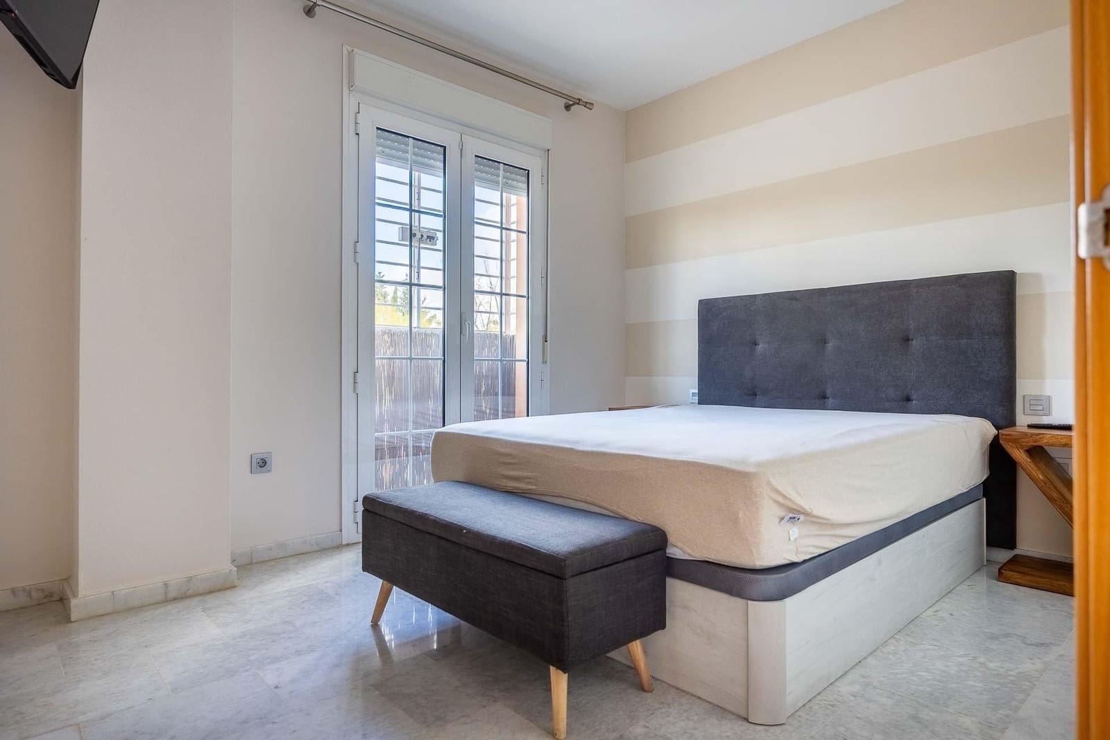 Adosado de 3 habitaciones en Montequinto en venta - 439.000 € (Ref: 9762138)