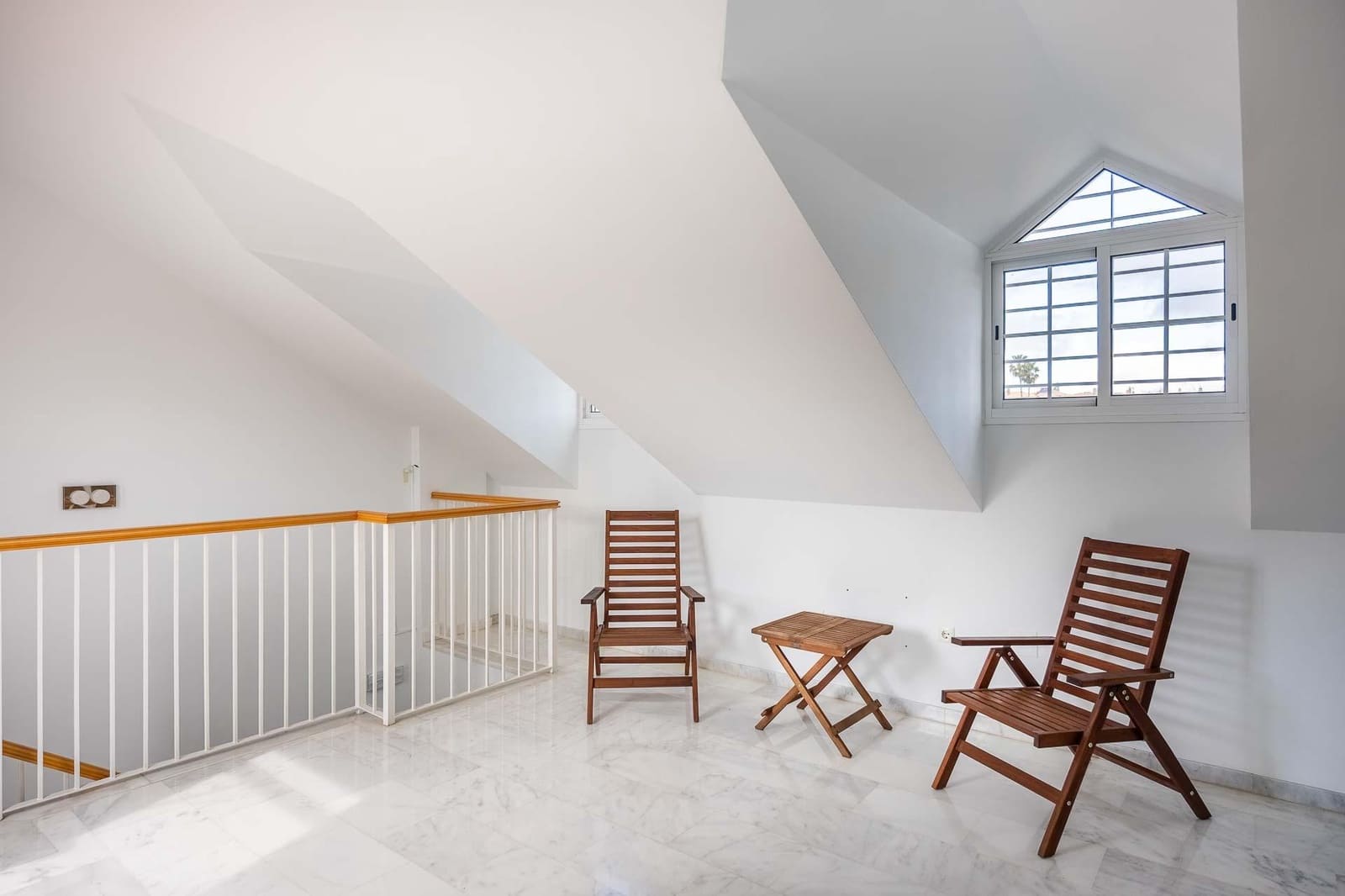 Adosado de 3 habitaciones en Montequinto en venta - 439.000 € (Ref: 9762138)