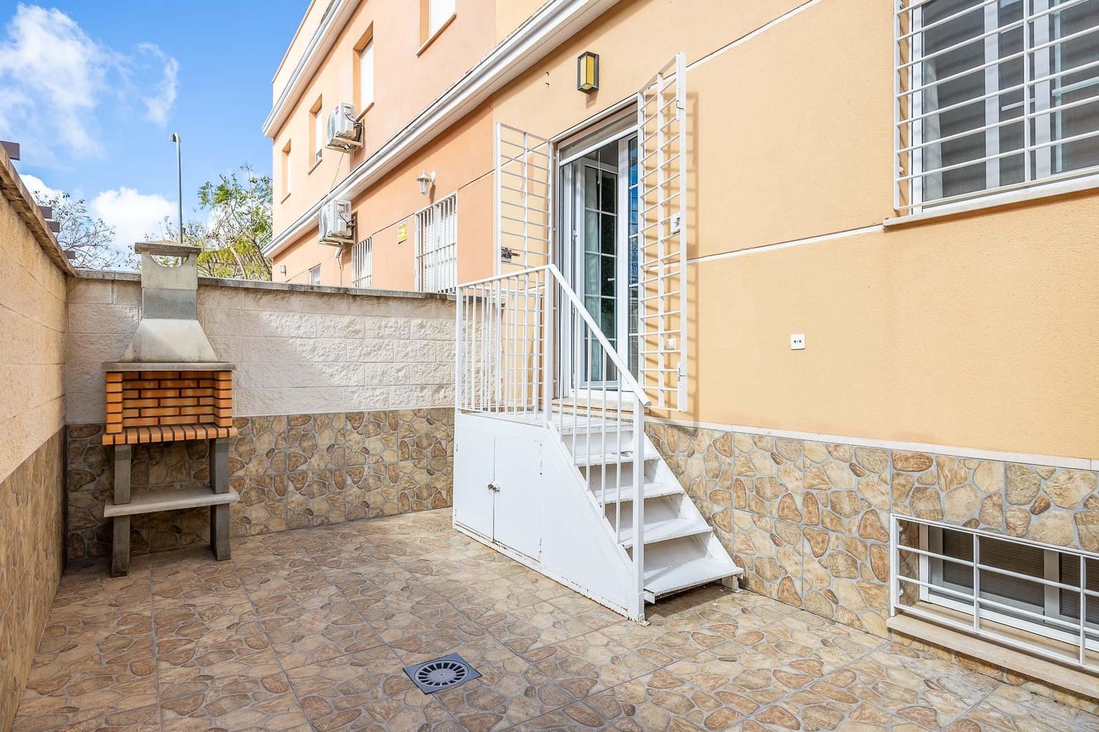 Adosado de 3 habitaciones en Montequinto en venta - 439.000 € (Ref: 9762138)