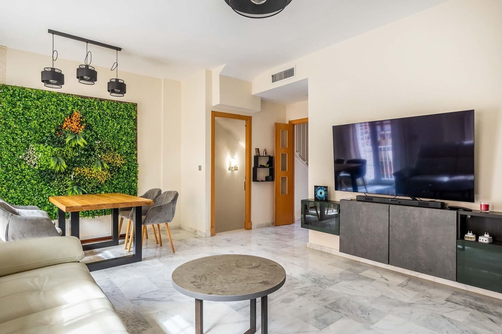 Adosado de 3 habitaciones en Montequinto en venta - 439.000 € (Ref: 9762138)