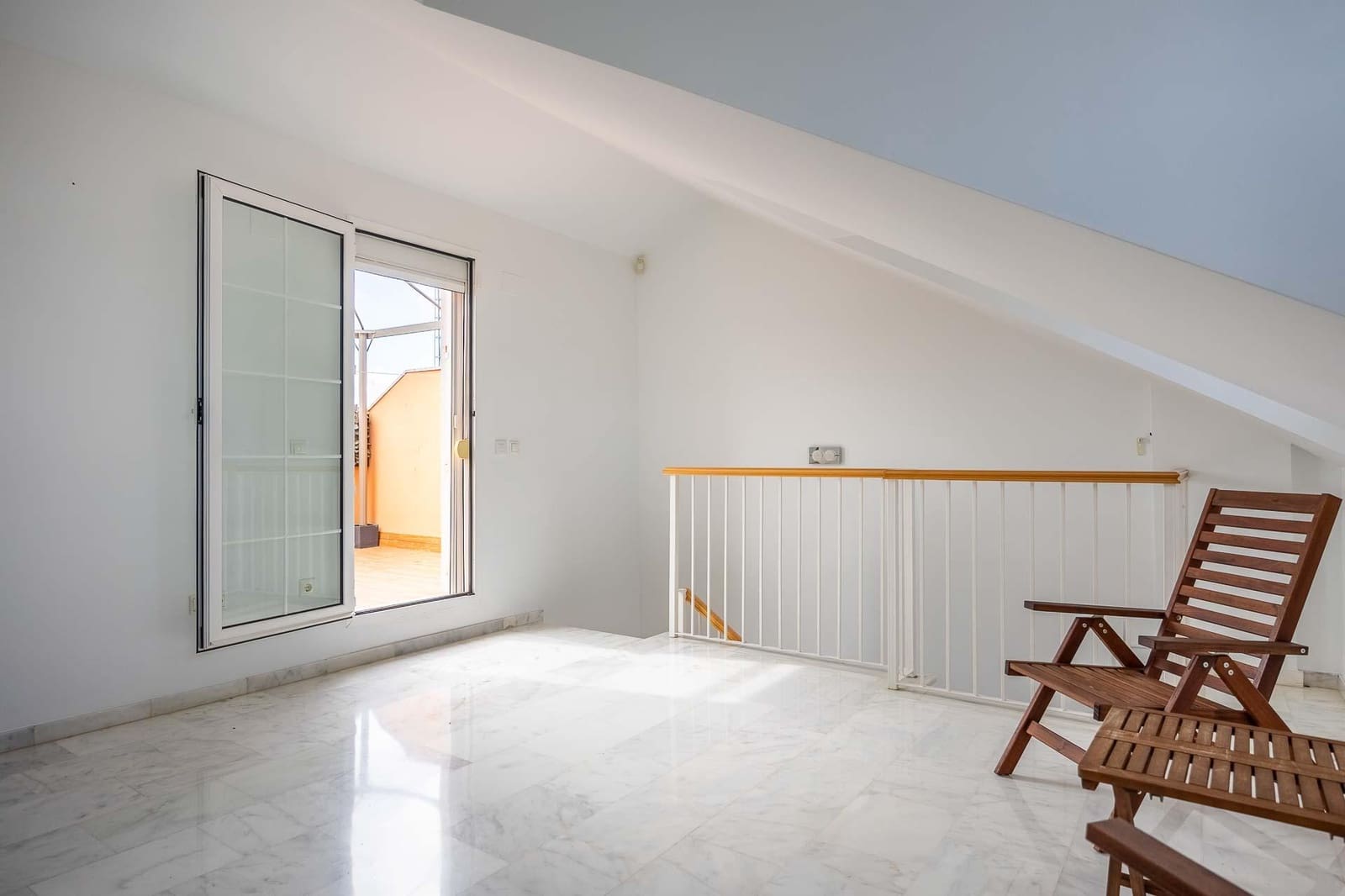 Adosado de 3 habitaciones en Montequinto en venta - 439.000 € (Ref: 9762138)