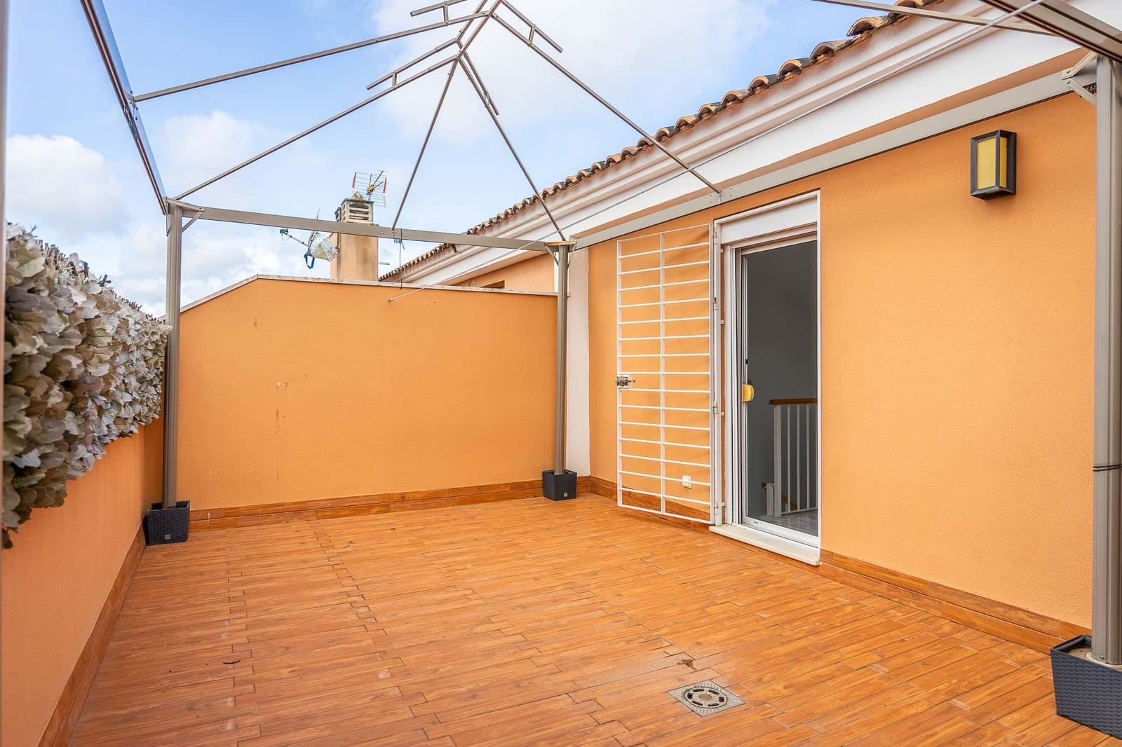 Adosado de 3 habitaciones en Montequinto en venta - 439.000 € (Ref: 9762138)