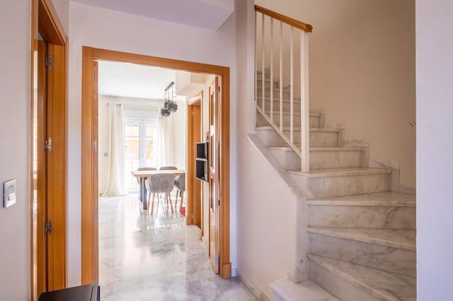 3 makuuhuone Rivitalo myytävänä paikassa Montequinto, Dos Hermanas - 365 000 € (Ref: 9762138)