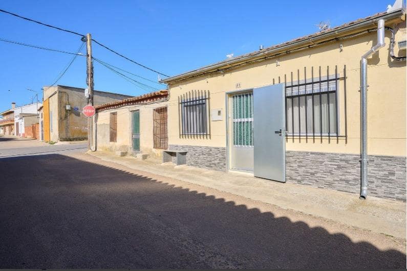 3 bedroom Townhouse for sale in Pedraza de Alba - € 41,000 (Ref: 9762139)