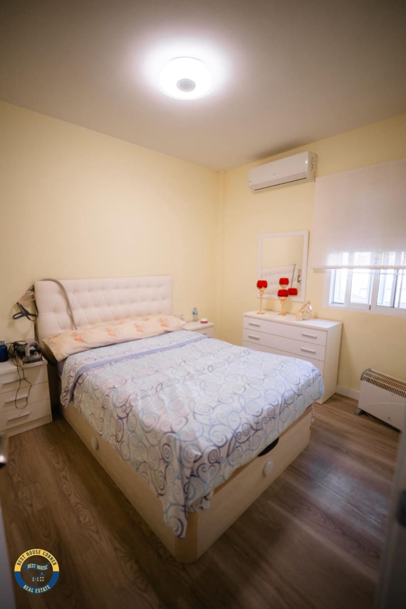 4 bedroom Terraced Villa for sale in Los Santos de Maimona with garage - € 153,000 (Ref: 9778341)