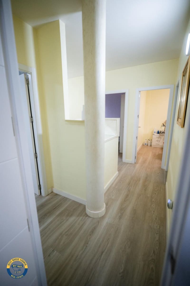 4 bedroom Terraced Villa for sale in Los Santos de Maimona with garage - € 153,000 (Ref: 9778341)