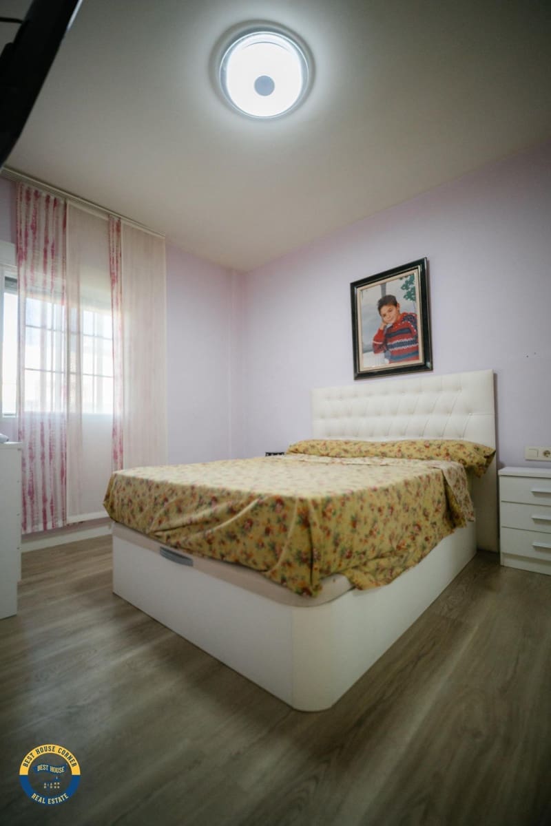 4 bedroom Terraced Villa for sale in Los Santos de Maimona with garage - € 153,000 (Ref: 9778341)