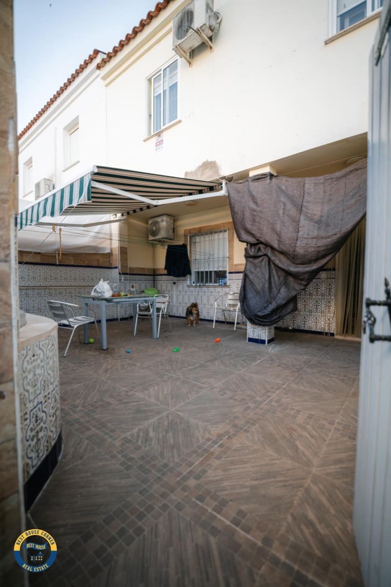 4 bedroom Terraced Villa for sale in Los Santos de Maimona with garage - € 153,000 (Ref: 9778341)