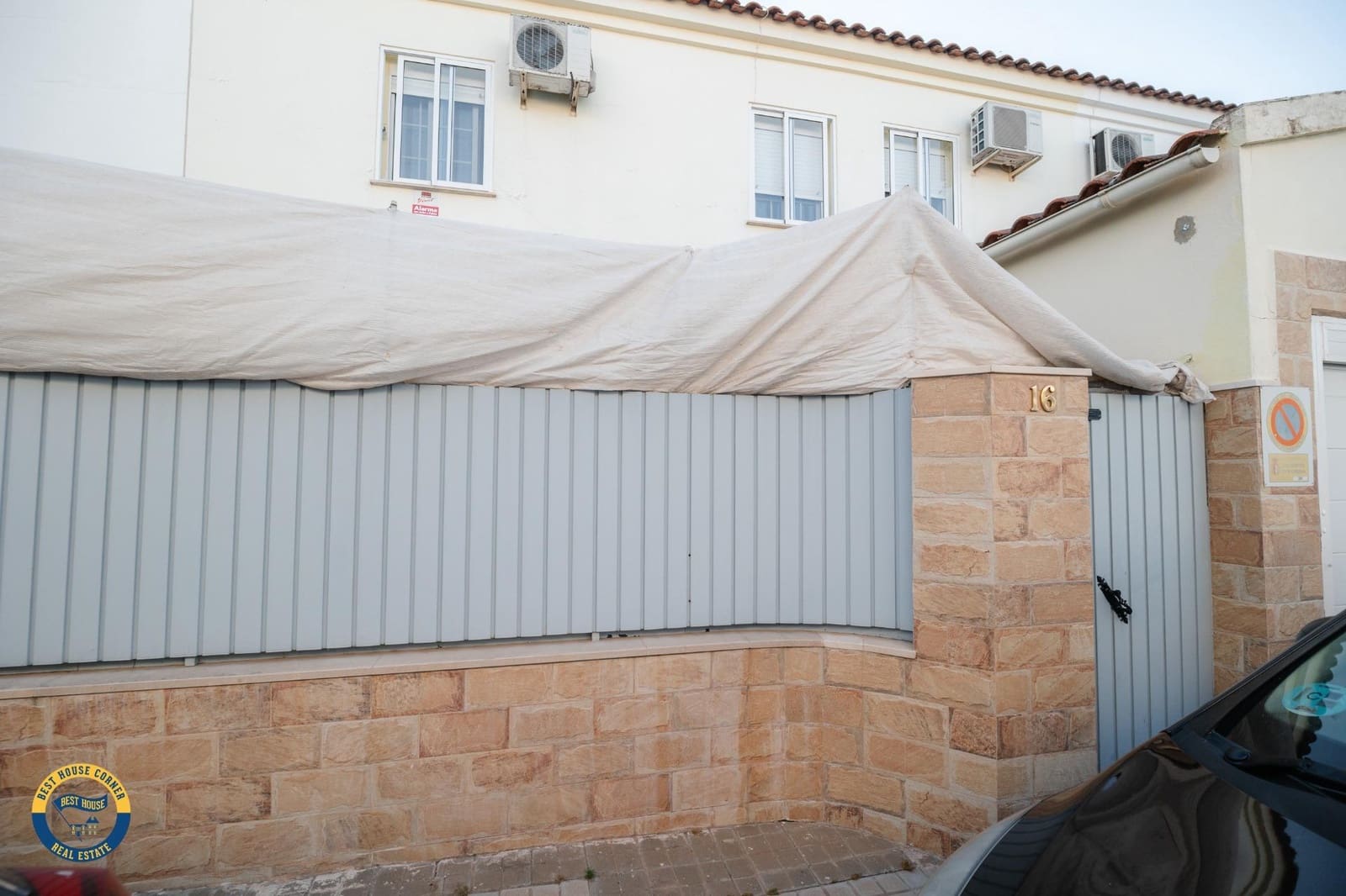 4 bedroom Terraced Villa for sale in Los Santos de Maimona with garage - € 153,000 (Ref: 9778341)