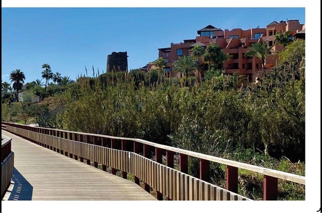 3 Zimmer Apartment zu verkaufen in Estepona mit Pool - 435.000 € (Ref: 9788741)