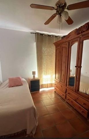 5 slaapkamer Rijtjeshuis te koop in Castellar de la Frontera met garage - € 199.000 (Ref: 9794850)