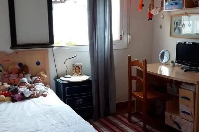 5 slaapkamer Rijtjeshuis te koop in Castellar de la Frontera met garage - € 199.000 (Ref: 9794850)