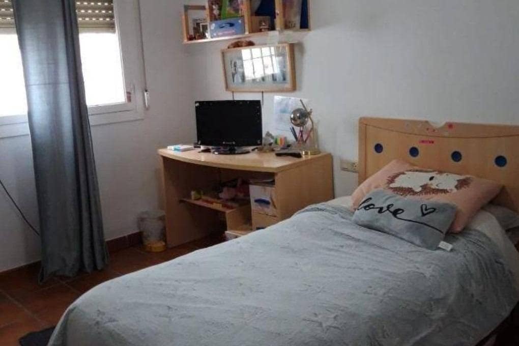 5 slaapkamer Rijtjeshuis te koop in Castellar de la Frontera met garage - € 199.000 (Ref: 9794850)