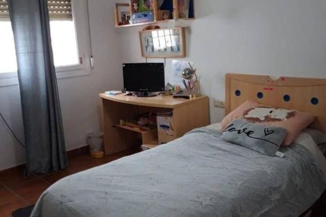 5 slaapkamer Rijtjeshuis te koop in Castellar de la Frontera met garage - € 199.000 (Ref: 9794850)