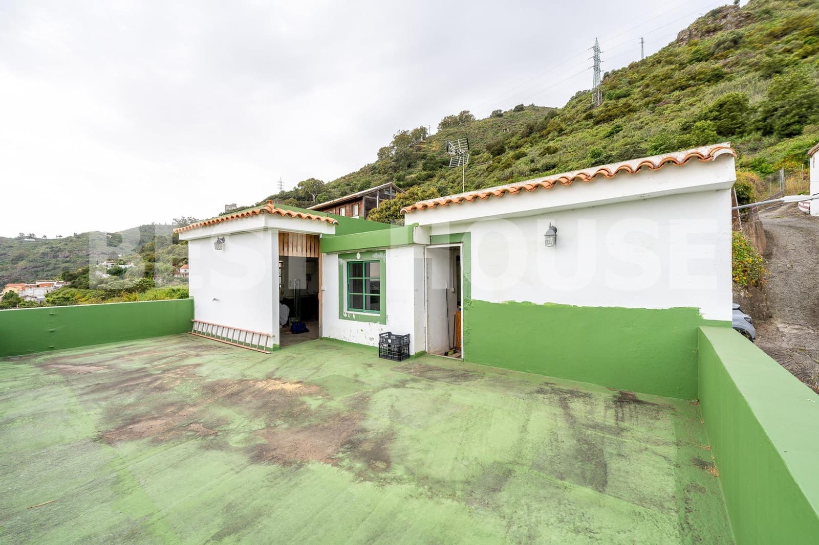 5 bedroom Finca/Country House for sale in Teror with garage - € 295,000 (Ref: 9794864)
