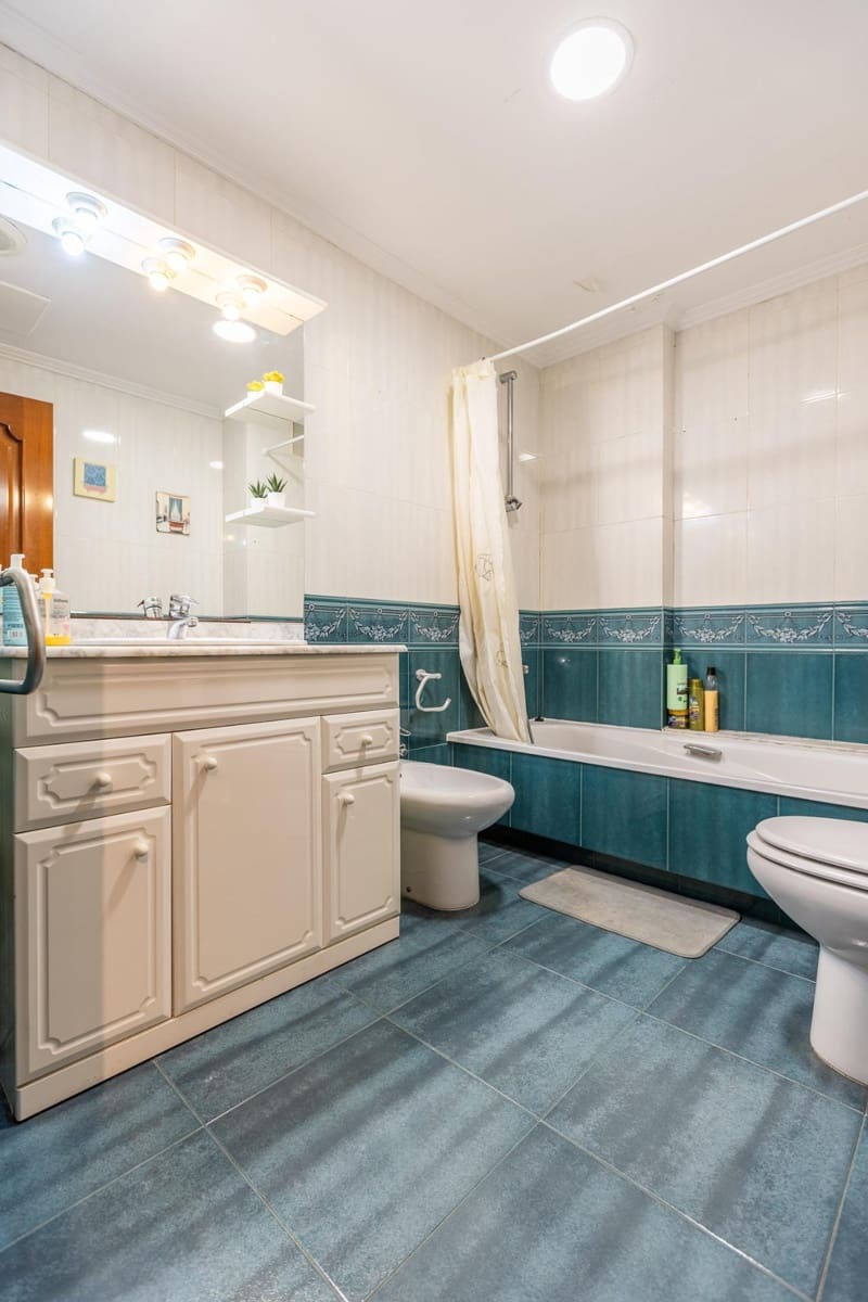 3 soveværelse Lejlighed til salg i A Coruna by - € 459.000 (Ref: 9797307)