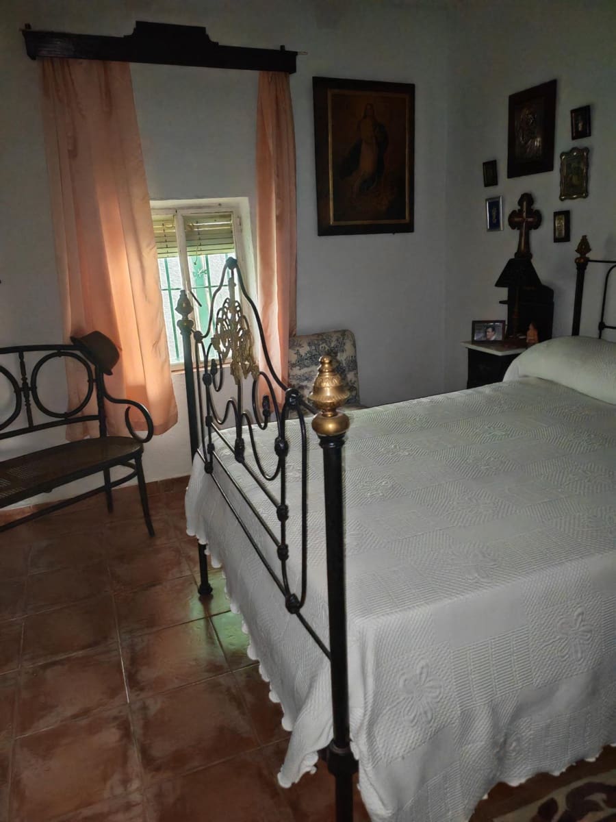 3 bedroom Finca/Country House for sale in Hornachos with garage - € 100,000 (Ref: 9808165)