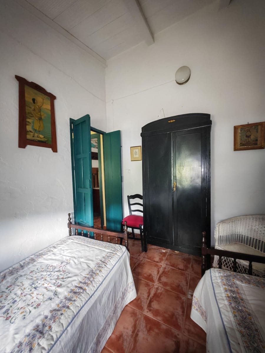 3 bedroom Finca/Country House for sale in Hornachos with garage - € 100,000 (Ref: 9808165)