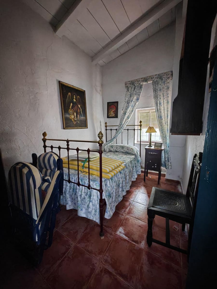 3 bedroom Finca/Country House for sale in Hornachos with garage - € 100,000 (Ref: 9808165)