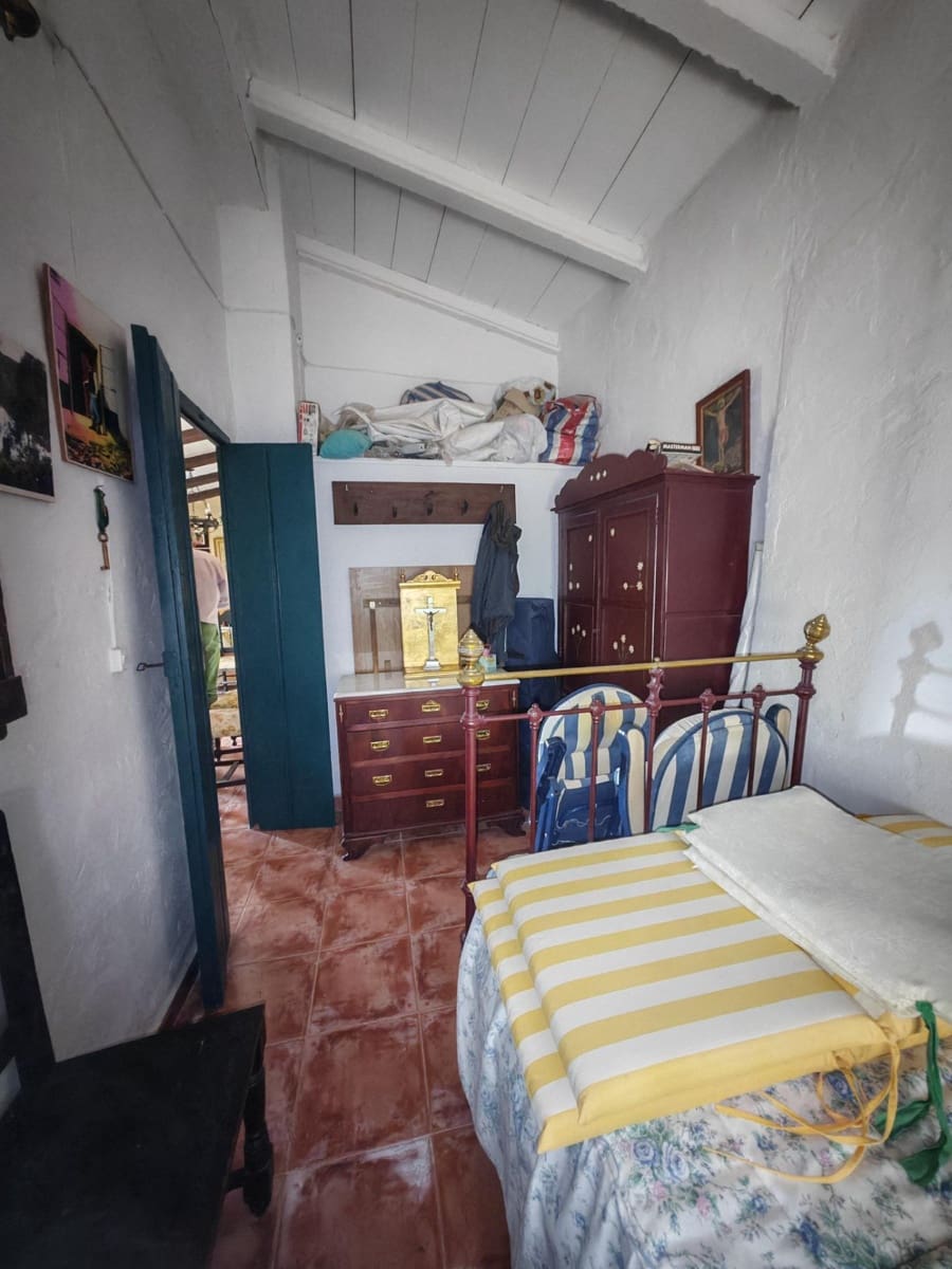 3 bedroom Finca/Country House for sale in Hornachos with garage - € 100,000 (Ref: 9808165)