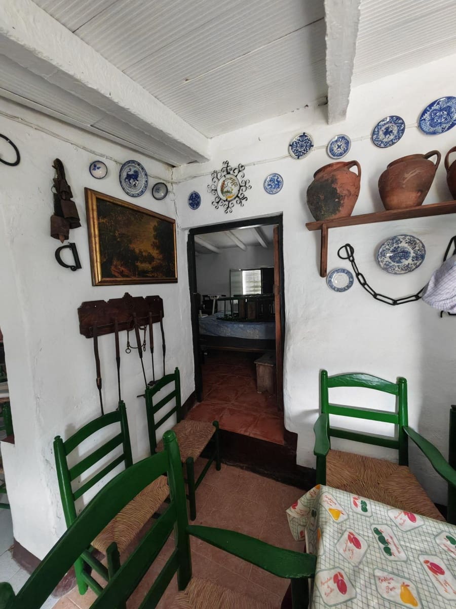 3 bedroom Finca/Country House for sale in Hornachos with garage - € 100,000 (Ref: 9808165)