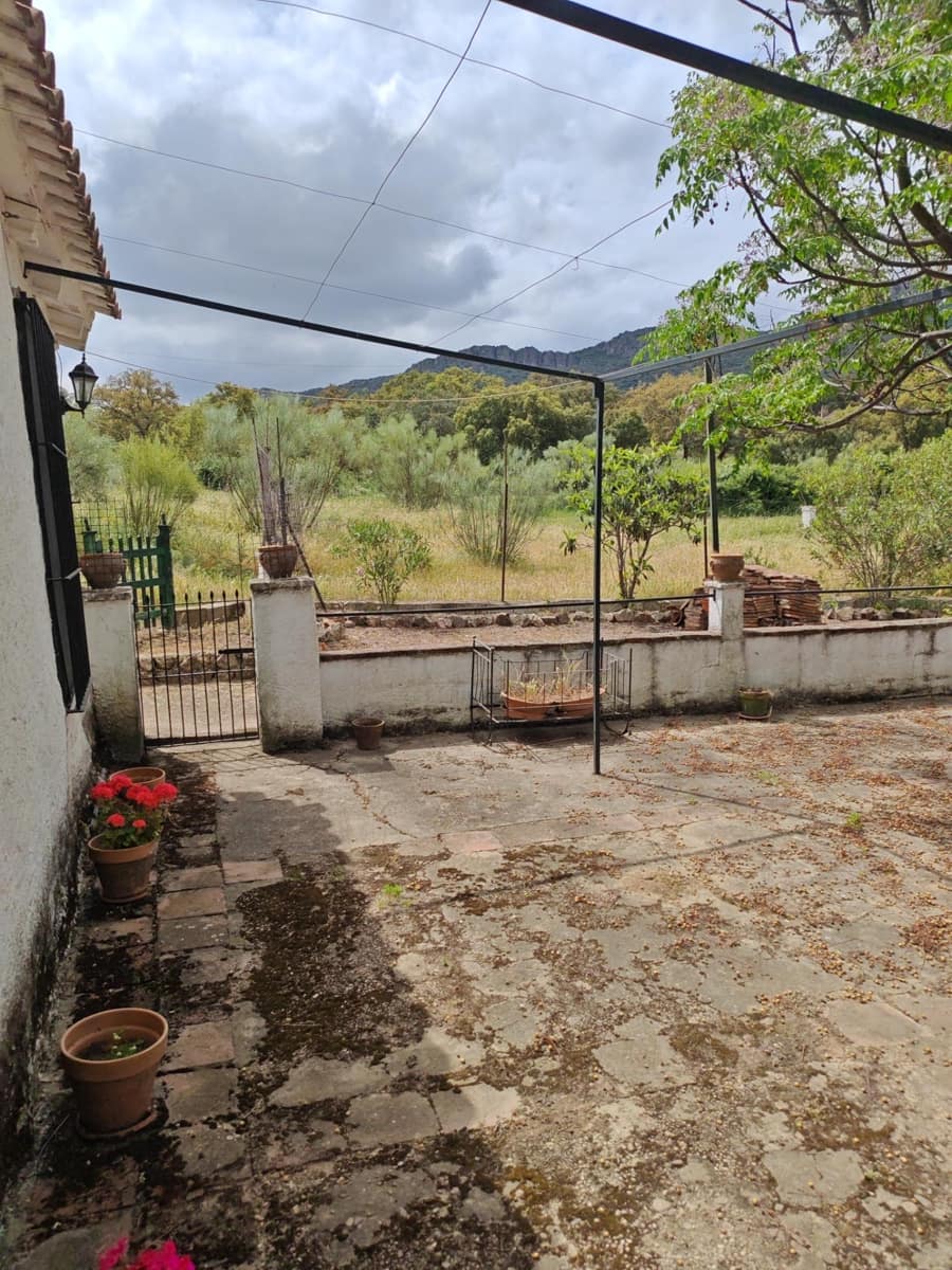 3 bedroom Finca/Country House for sale in Hornachos with garage - € 100,000 (Ref: 9808165)