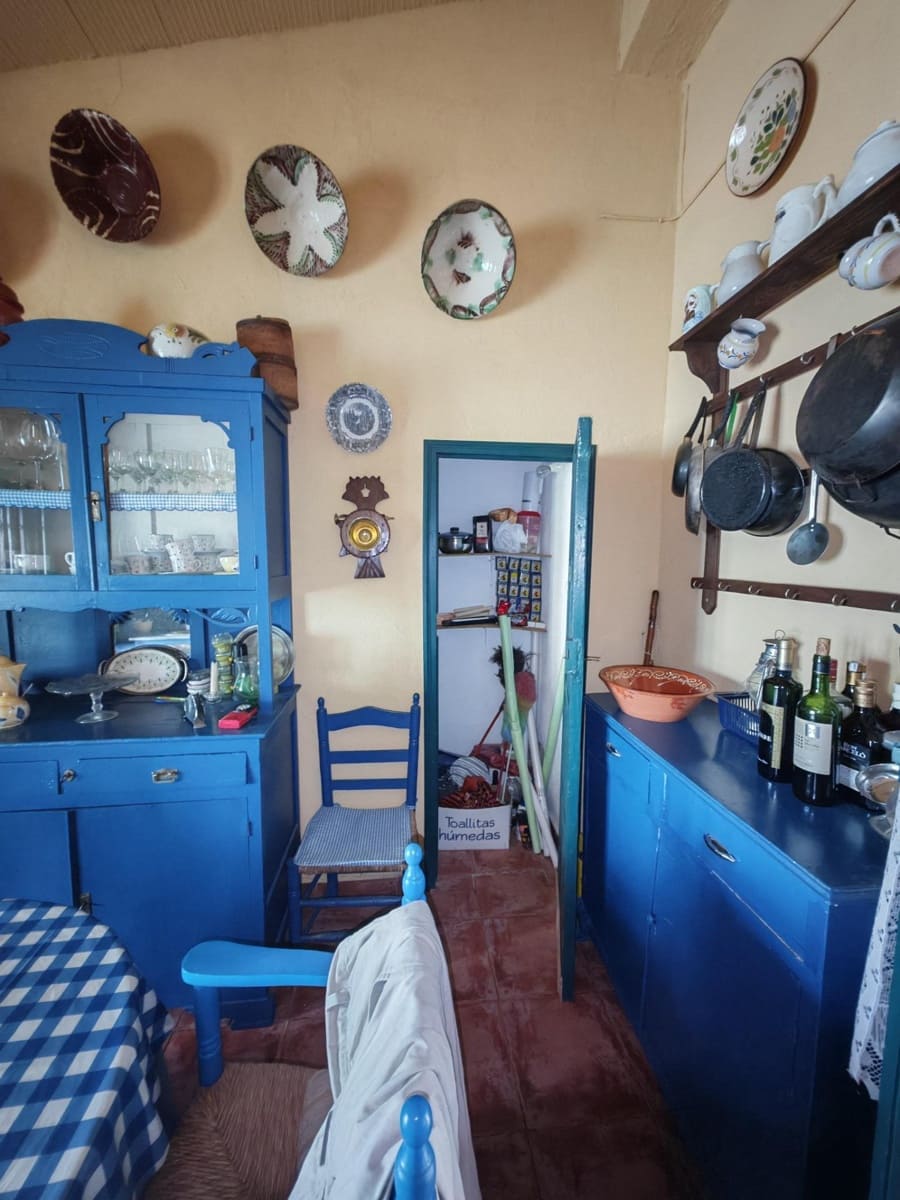 3 bedroom Finca/Country House for sale in Hornachos with garage - € 100,000 (Ref: 9808165)