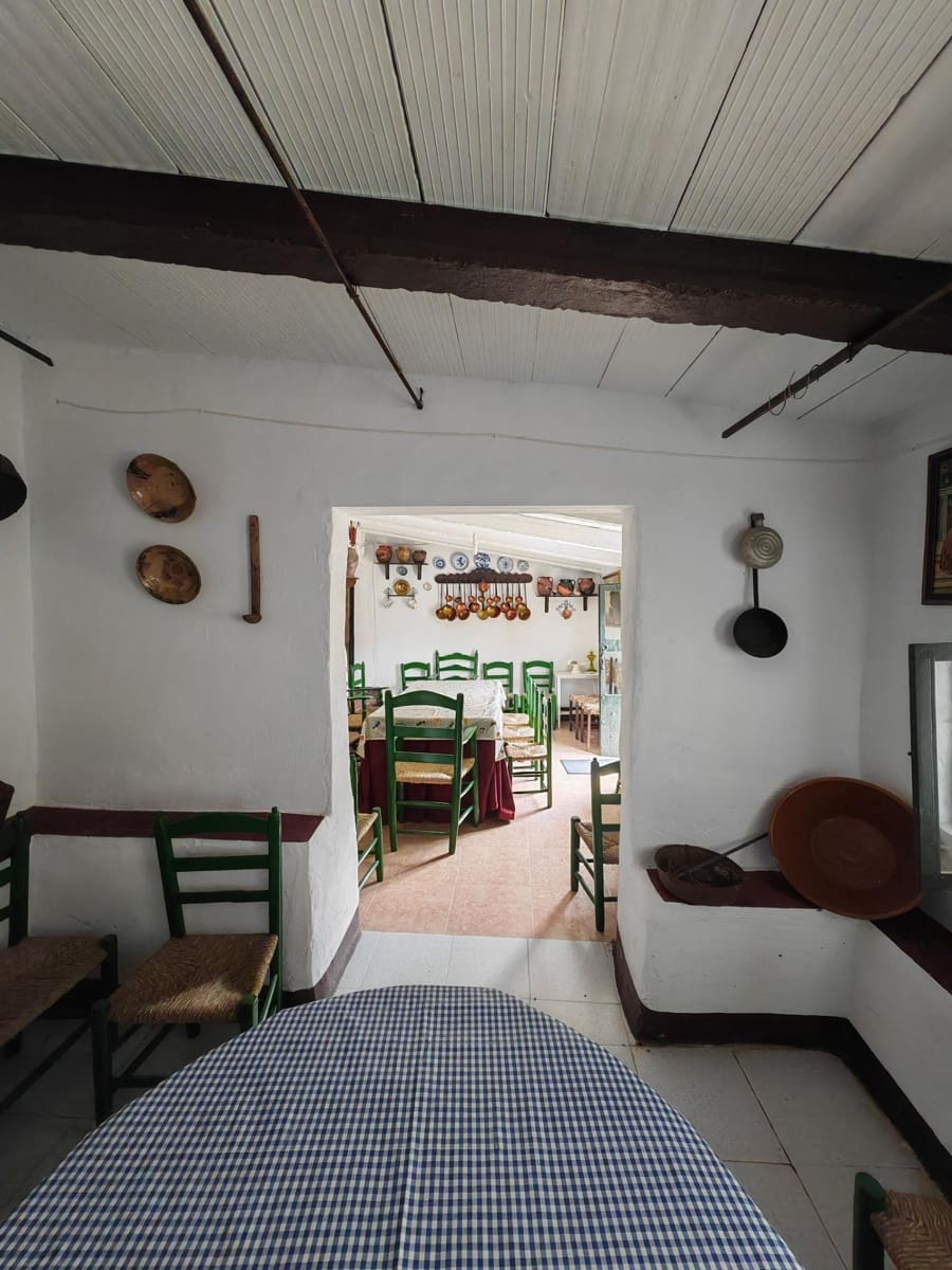 3 bedroom Finca/Country House for sale in Hornachos with garage - € 100,000 (Ref: 9808165)
