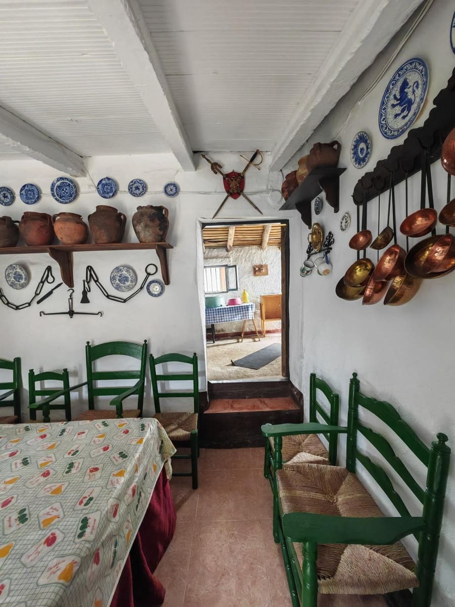 3 bedroom Finca/Country House for sale in Hornachos with garage - € 100,000 (Ref: 9808165)