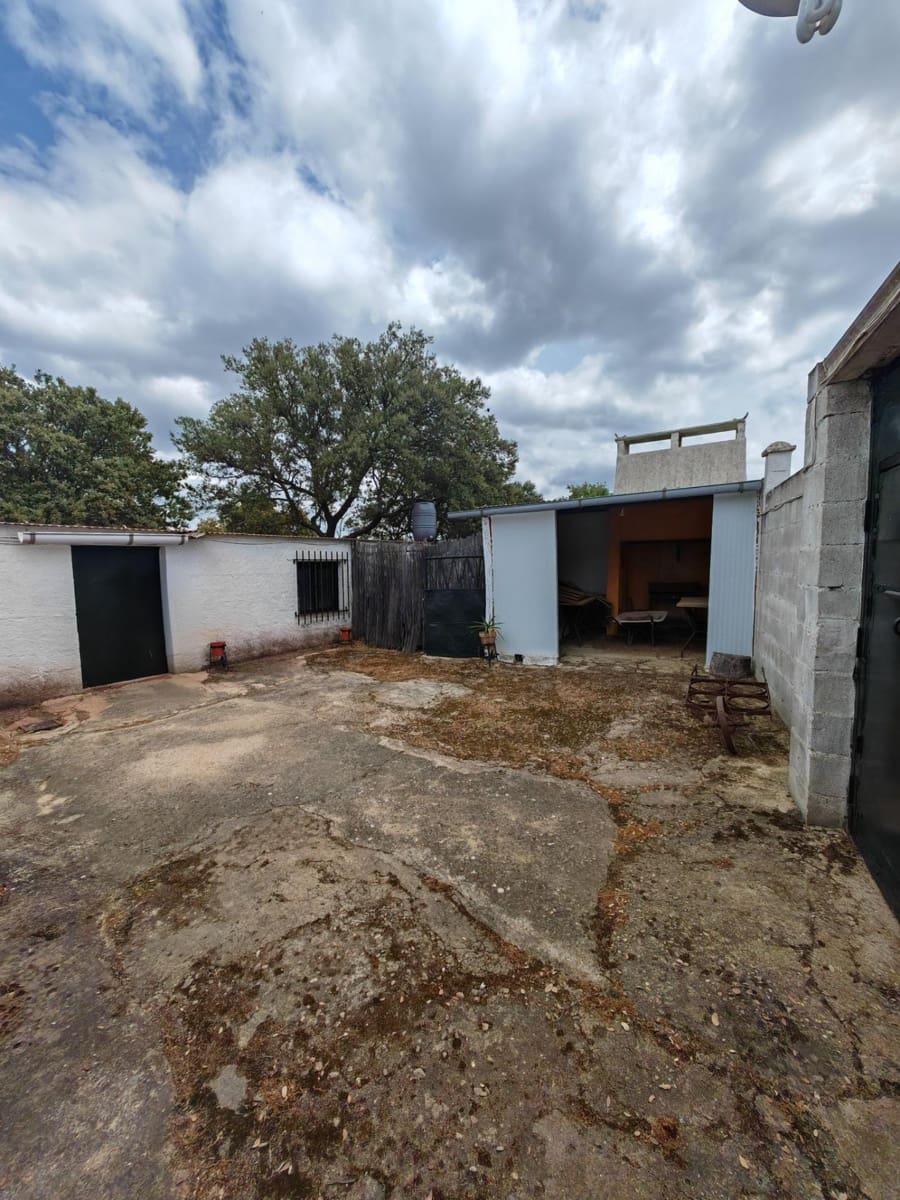 3 bedroom Finca/Country House for sale in Hornachos with garage - € 100,000 (Ref: 9808165)