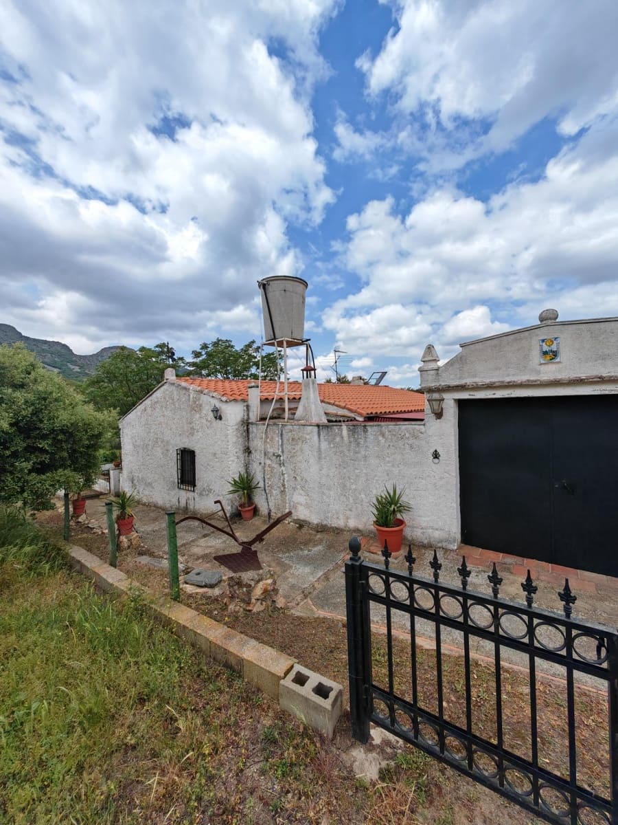 3 bedroom Finca/Country House for sale in Hornachos with garage - € 100,000 (Ref: 9808165)