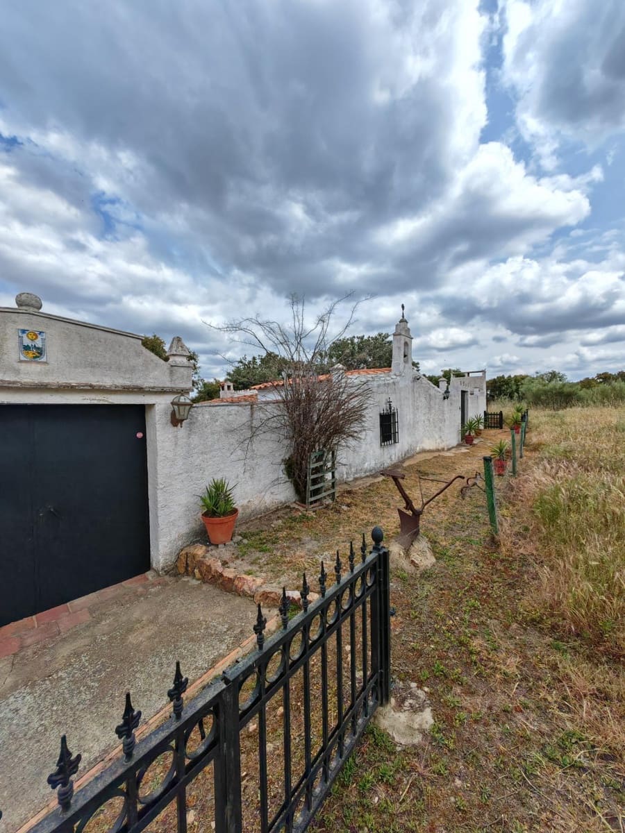 3 bedroom Finca/Country House for sale in Hornachos with garage - € 100,000 (Ref: 9808165)