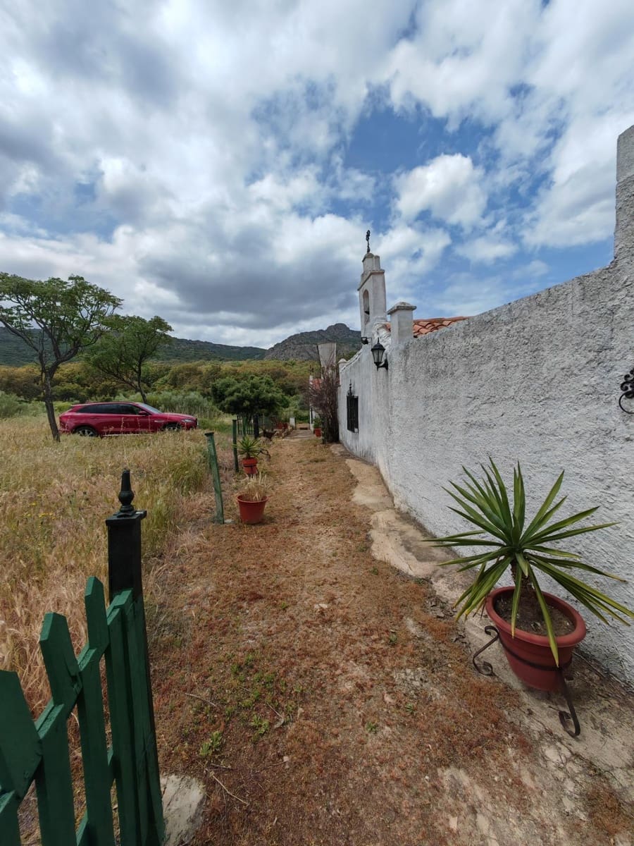 3 bedroom Finca/Country House for sale in Hornachos with garage - € 100,000 (Ref: 9808165)