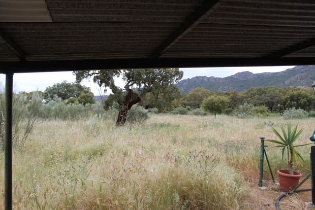 3 bedroom Finca/Country House for sale in Hornachos with garage - € 100,000 (Ref: 9808165)