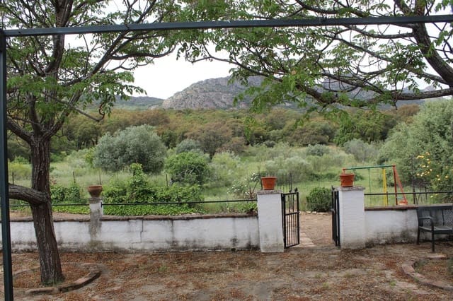 3 bedroom Finca/Country House for sale in Hornachos with garage - € 100,000 (Ref: 9808165)
