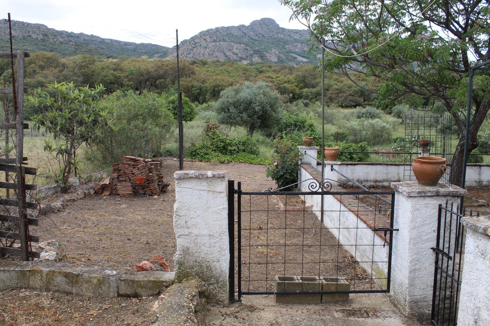 3 bedroom Finca/Country House for sale in Hornachos with garage - € 100,000 (Ref: 9808165)
