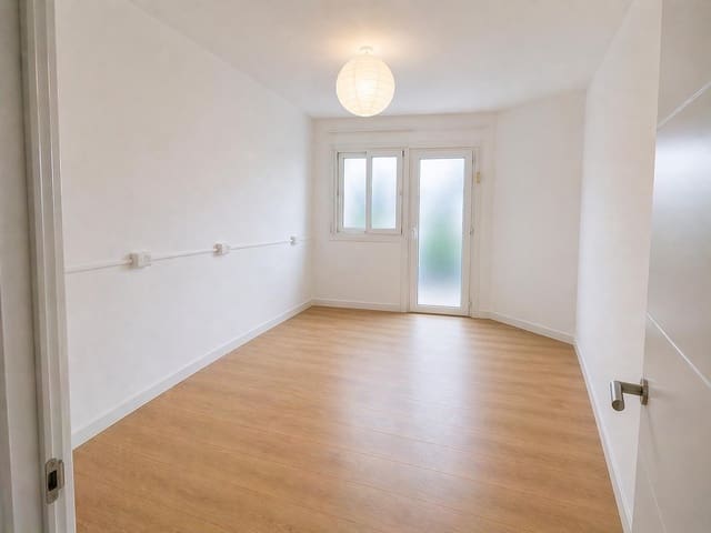 3 bedroom Flat for sale in Badalona - € 228,000 (Ref: 9818041)
