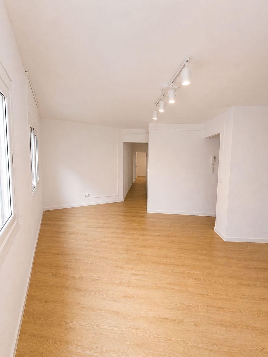 3 bedroom Flat for sale in Badalona - € 228,000 (Ref: 9818041)