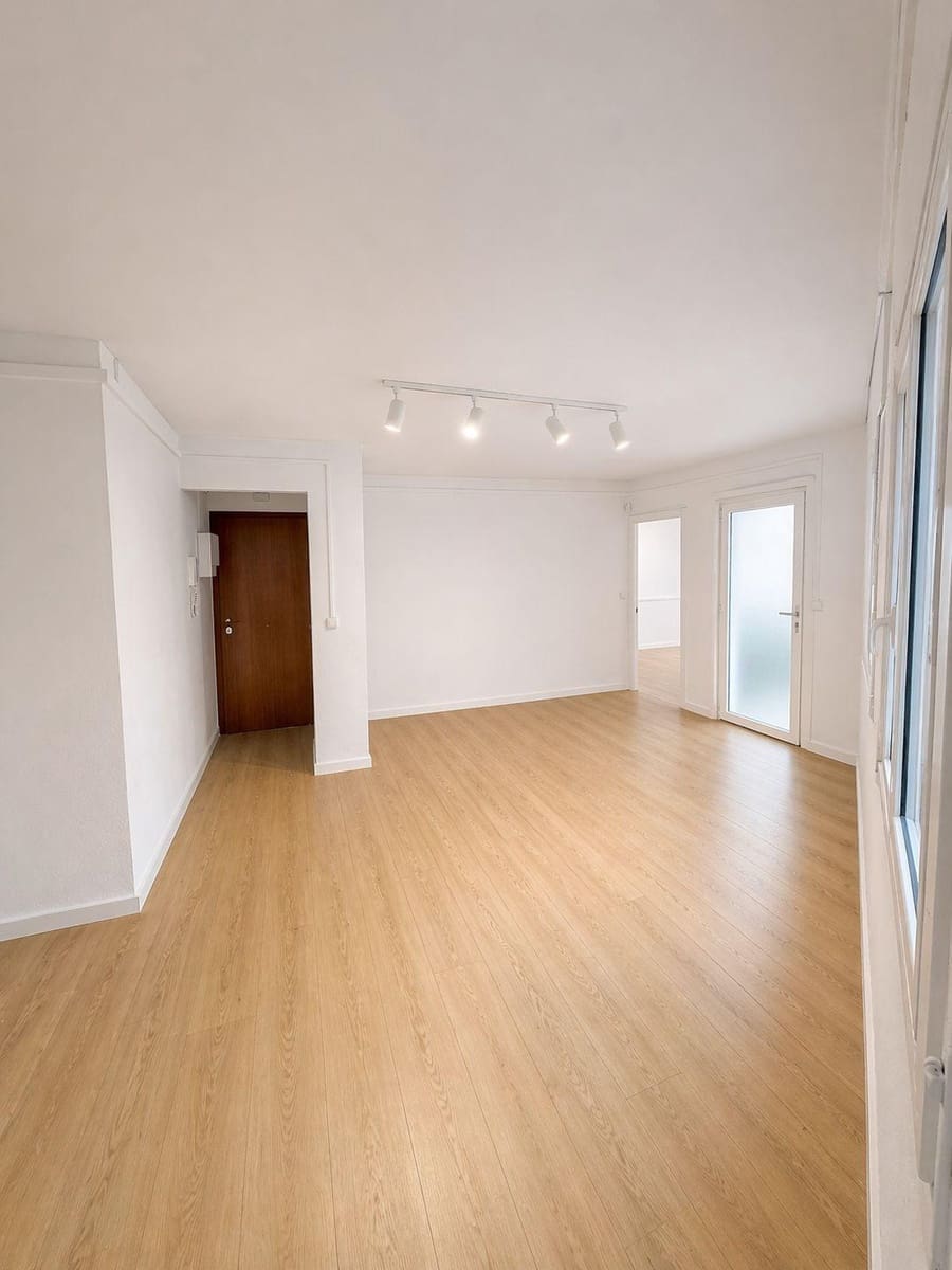 3 bedroom Flat for sale in Badalona - € 228,000 (Ref: 9818041)