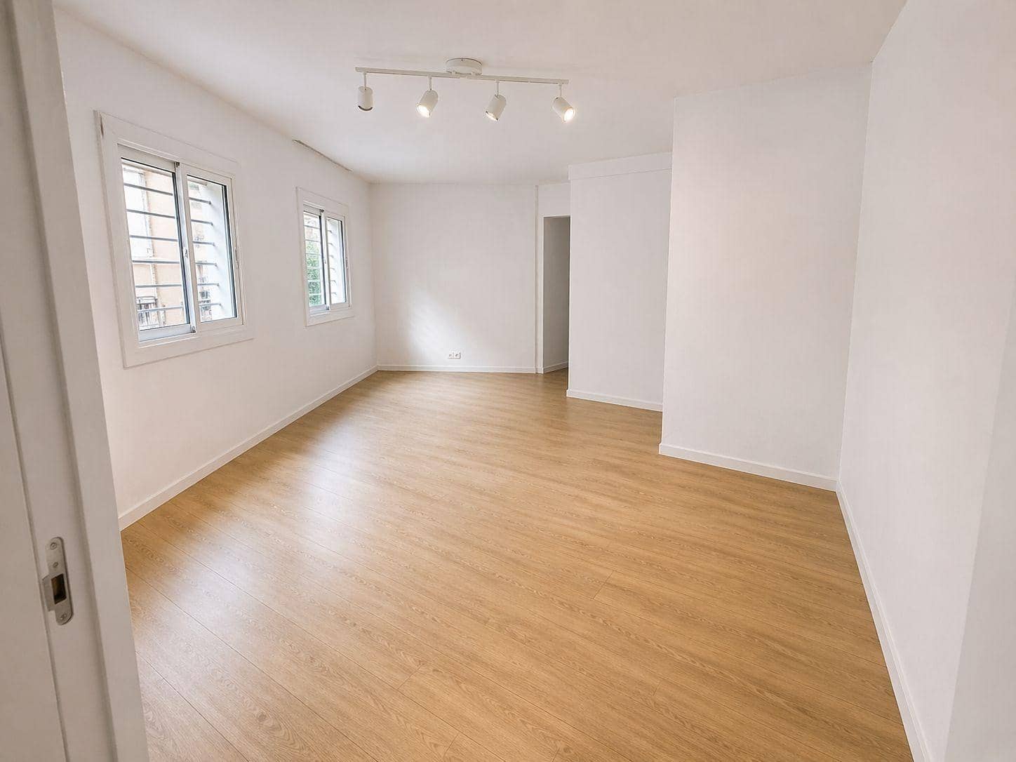 3 bedroom Flat for sale in Badalona - € 228,000 (Ref: 9818041)