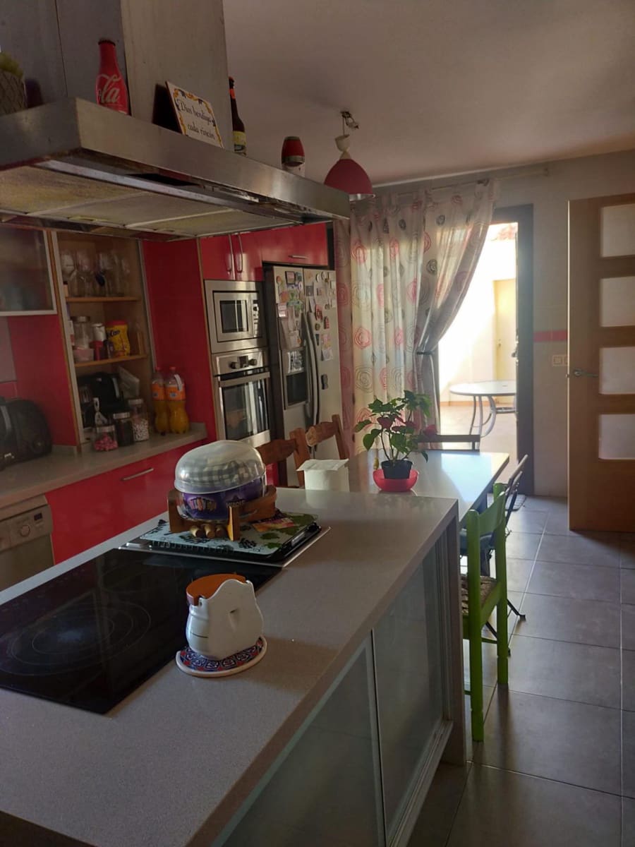 5 soveværelse Villa til salg i Cadiz by med swimmingpool garage - € 453.310 (Ref: 9818045)