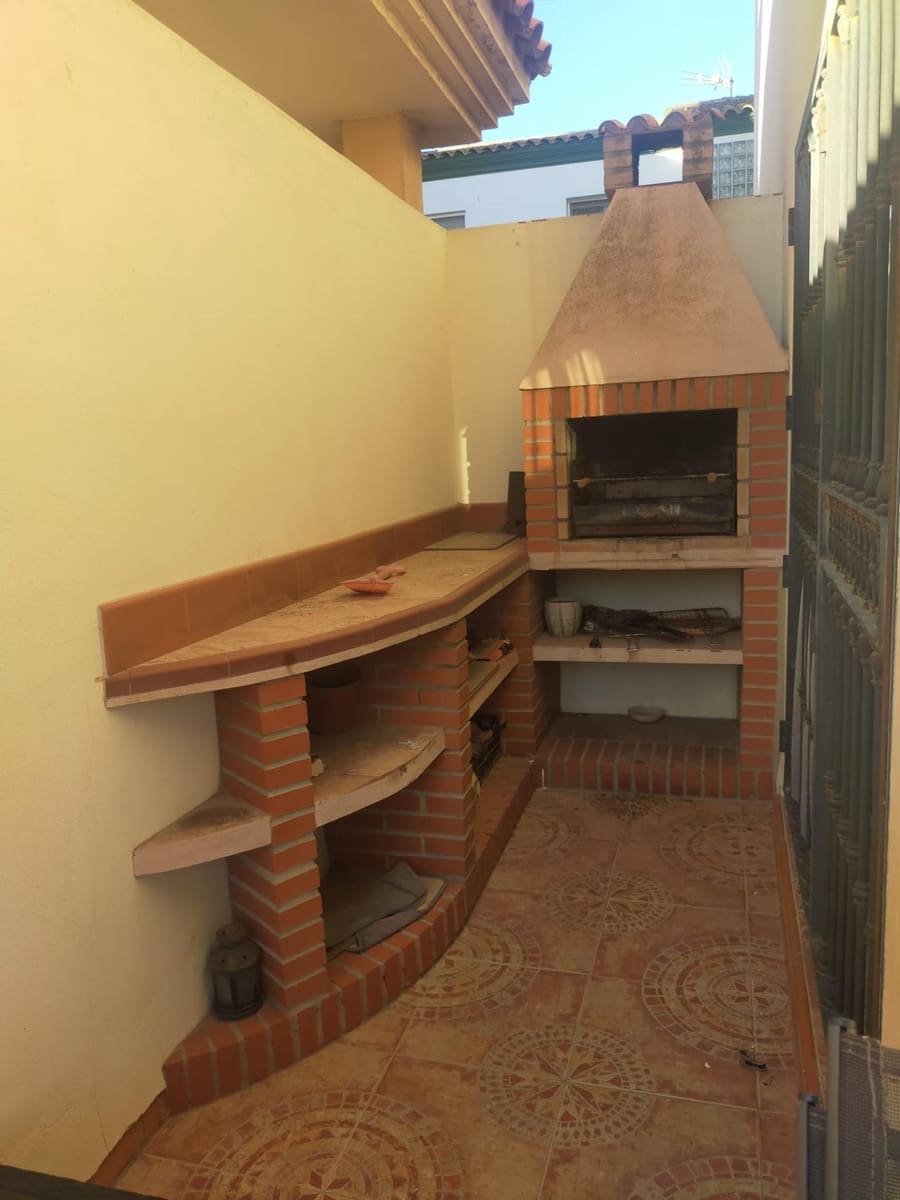5 soveværelse Villa til salg i Cadiz by med swimmingpool garage - € 453.310 (Ref: 9818045)