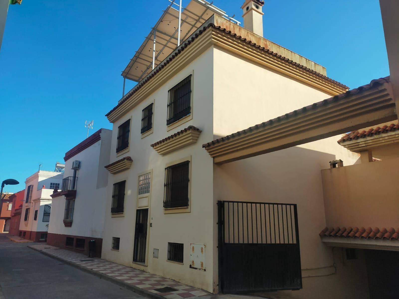5 soveværelse Villa til salg i Cadiz by med swimmingpool garage - € 453.310 (Ref: 9818045)