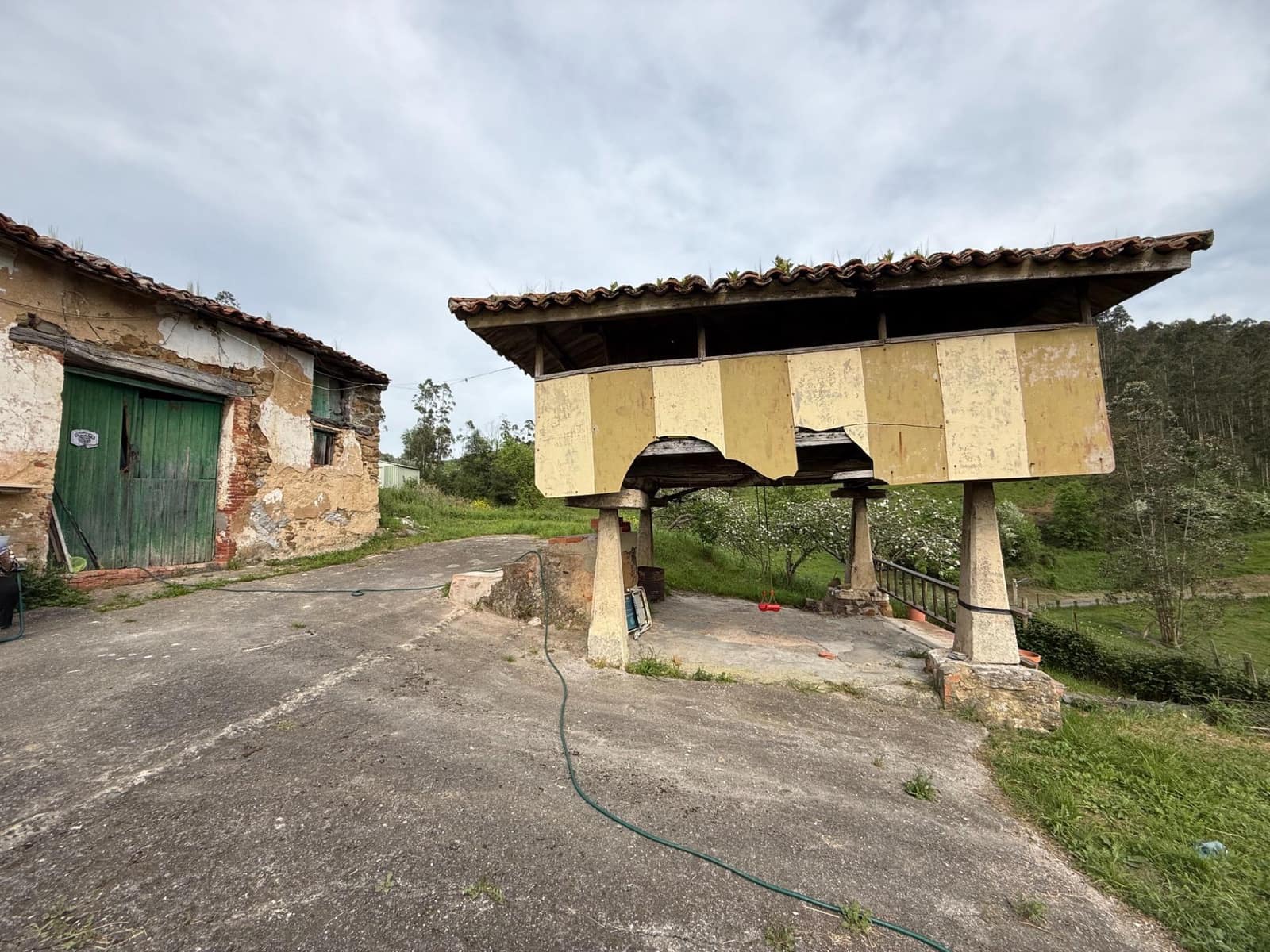 2 bedroom Finca/Country House for sale in Llanera with garage - € 160,000 (Ref: 9818046)