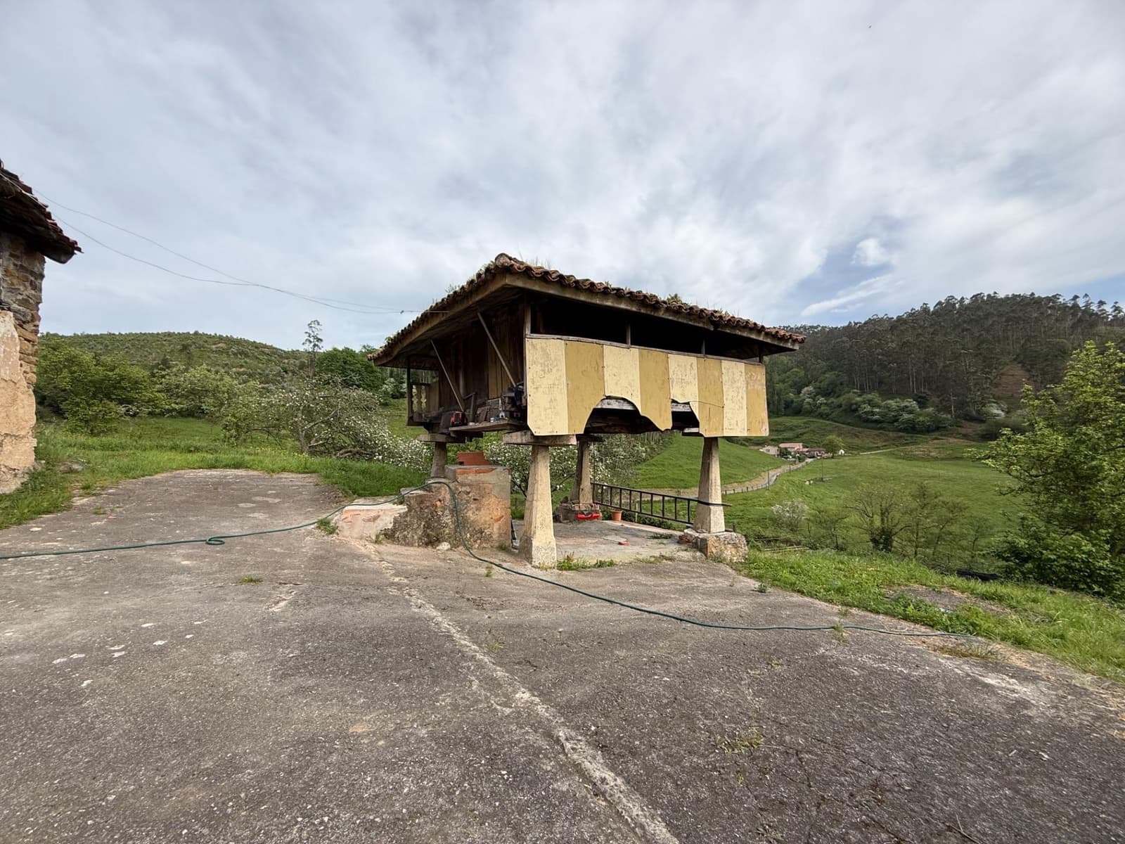 2 bedroom Finca/Country House for sale in Llanera with garage - € 160,000 (Ref: 9818046)