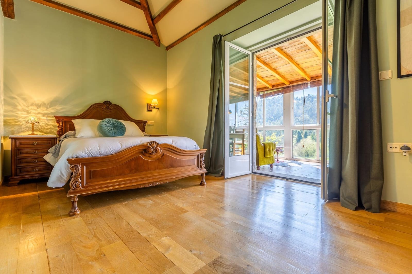 3 soveværelse Villa til salg i Oza-Cesuras med swimmingpool garage - € 1.350.000 (Ref: 9820377)