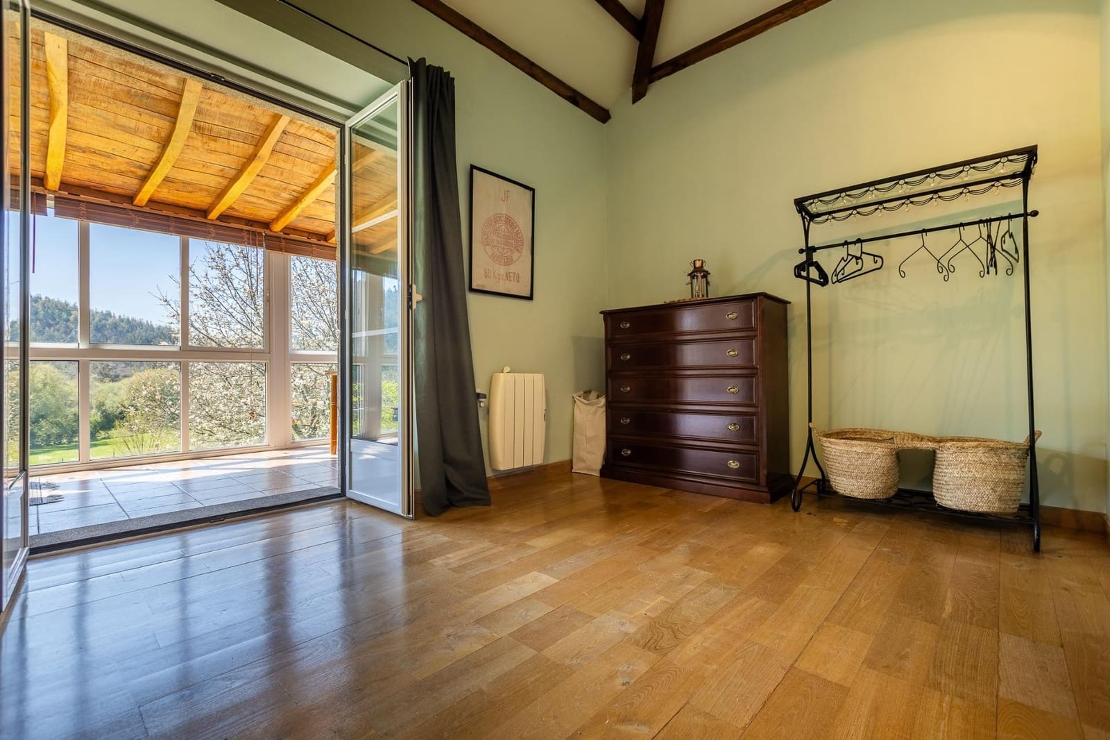3 soveværelse Villa til salg i Oza-Cesuras med swimmingpool garage - € 1.350.000 (Ref: 9820377)